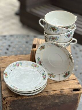 Vintage Japan Floral Delicate Teacups & Saucers Set 4 Cups 6 Saucers Gold Trim